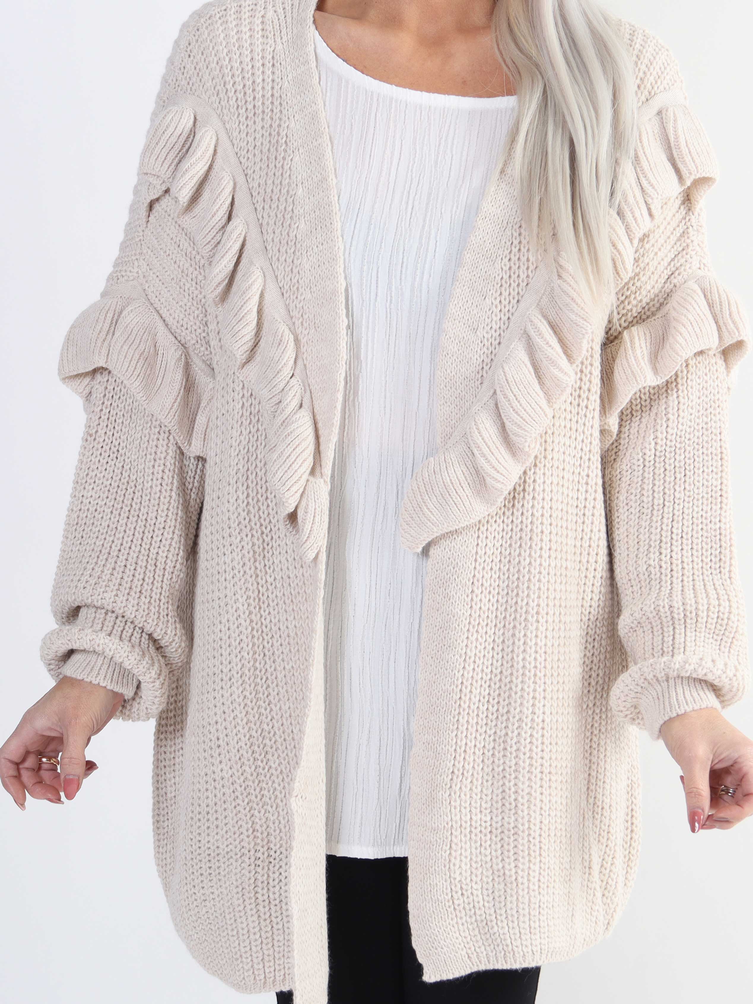 Ellis Cardigan - Lækker plus size strikcardigan med fine flæsedetaljer